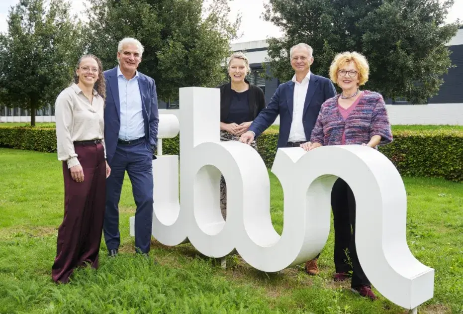de leden van de RvC